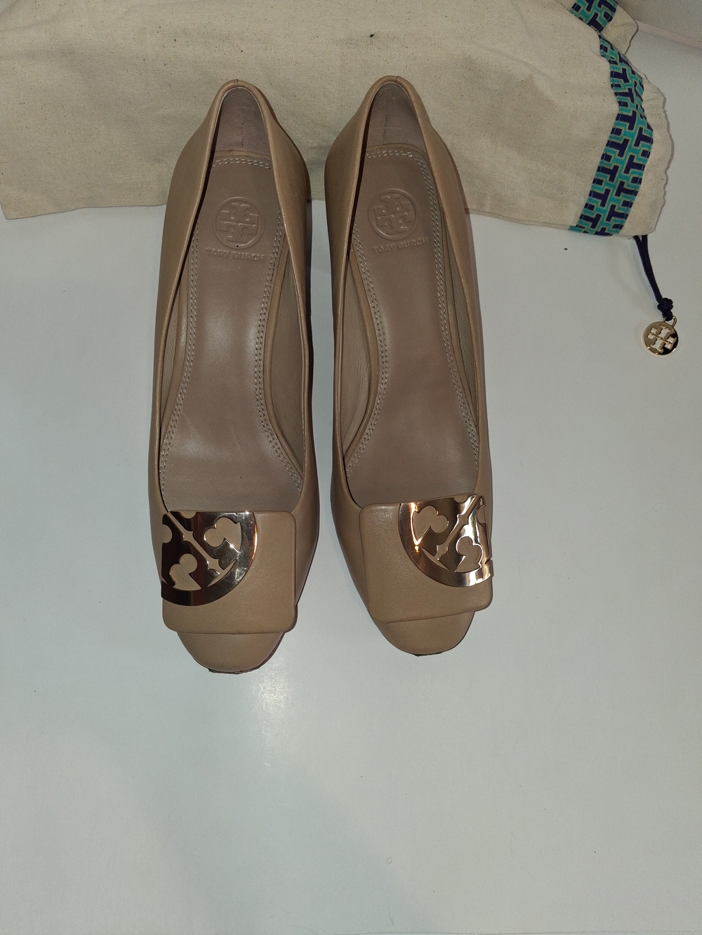 Tory Burch Classic Reva Pumps in Tan